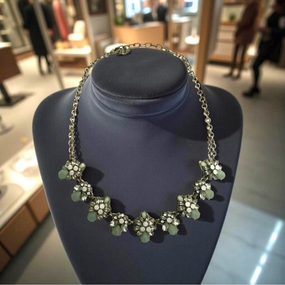 J. Crew Jewelry - 2/$30 🅢🅐🅛🅔 🌻 Elegant Floral Necklace in Green and Silver